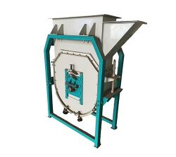 Self-cleaning hoist tail