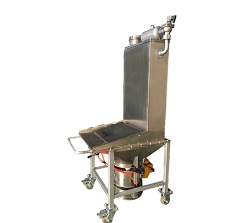 Mobile feeding truck